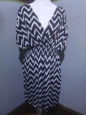 Second Skin Black & White Chevron Dress